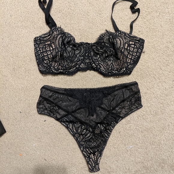 Victoria's Secret Other - VS Bra and Panty set, 38DD and Large Victoria's Secret Other - VS Bra and Panty set, 38DD and Large